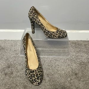 Size 10 leopard Colon Stuart platform heel